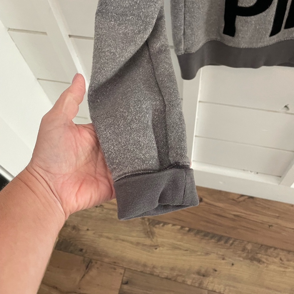 2017 PINK Victoria's Secret Charcoal Crew Neck cropped sweatshirt Sz sm pullover - Picture 3 of 8